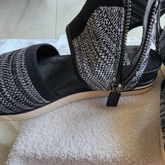 NWOT EILEEN FISHER STRETCHY FABRIC BLACK/WHITE KNIT SANDALS SIZE 7M - Picture 5 of 11